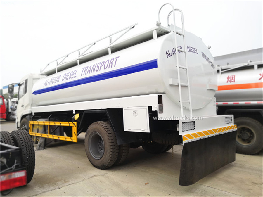 Euro 4 Dongfeng KinRun 15m3 oil dispenser truck