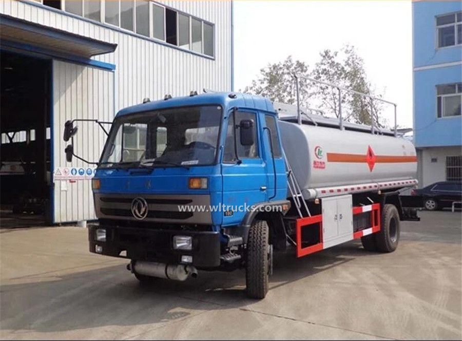 Euro III Dongfeng 3000 gallon fuel dispensing truck