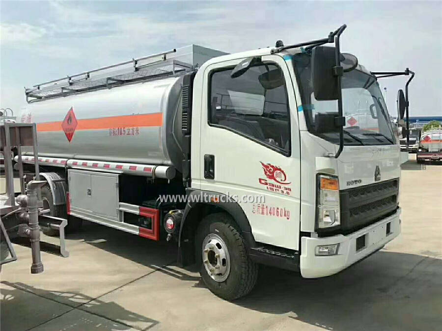 HOWO 15000 liters oil refueling truck