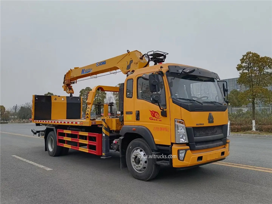 HOWO 8 ton flatbed wrecker tow truck with XCMG crane