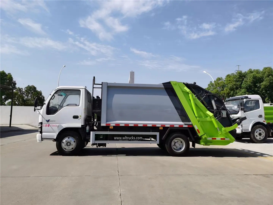 ISUZU NKR 8cbm rubbish compactor truck