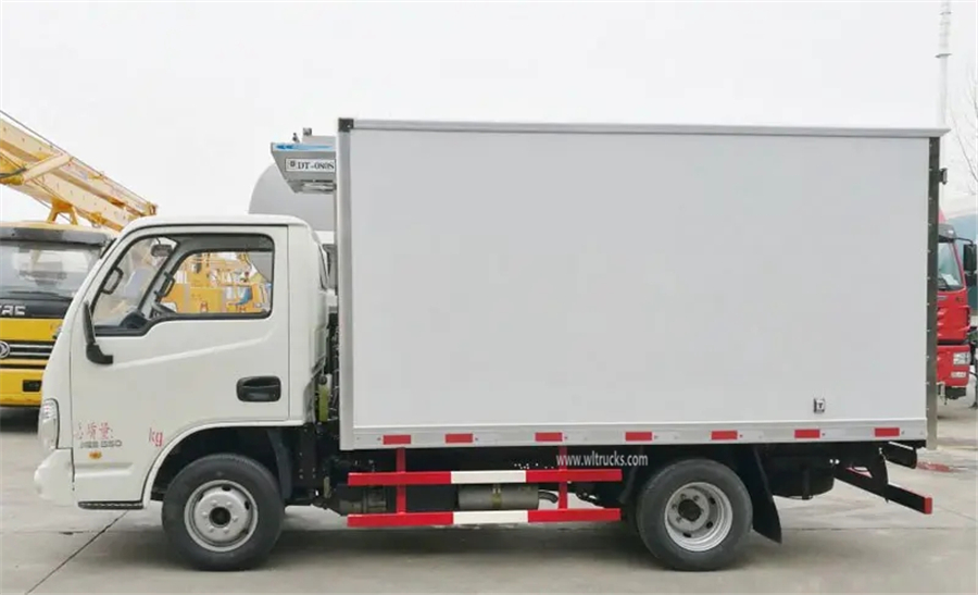  IVECO Yuejin gasoline efrigerated truck