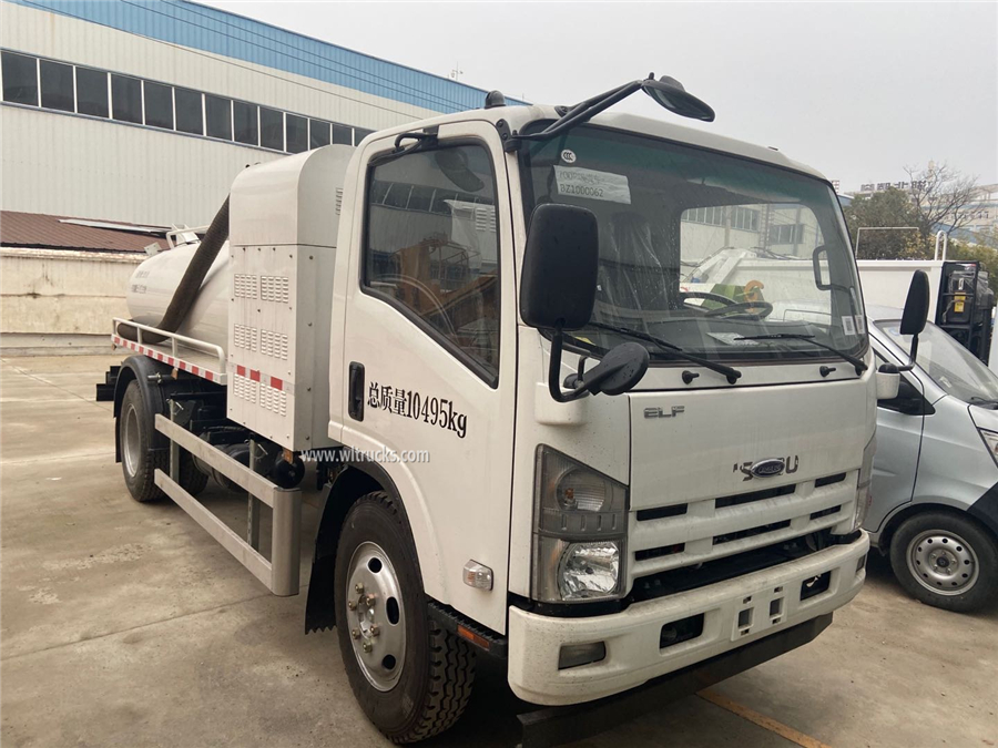 Isuzu Fecal suction truck