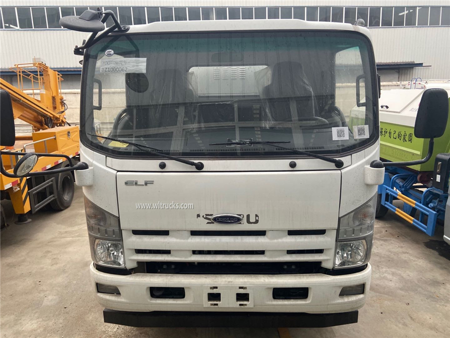 Isuzu brand 8000 liters Fecal suction truck