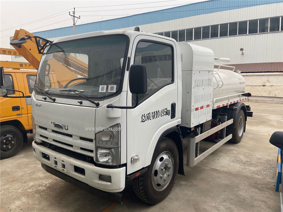 Isuzu brand 8000L Fecal suction truck