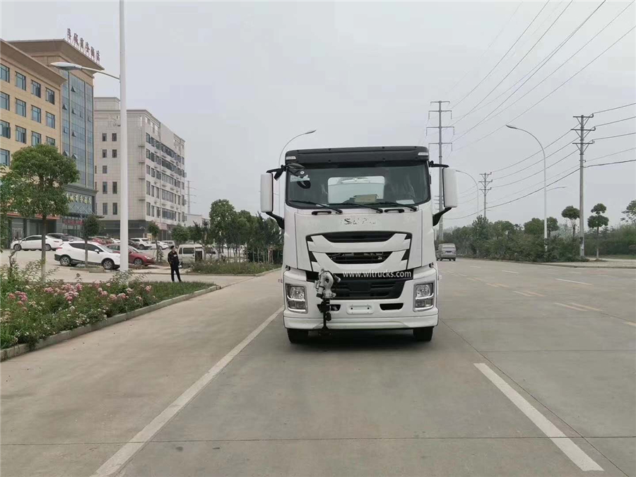 Isuzu dust suppression truck