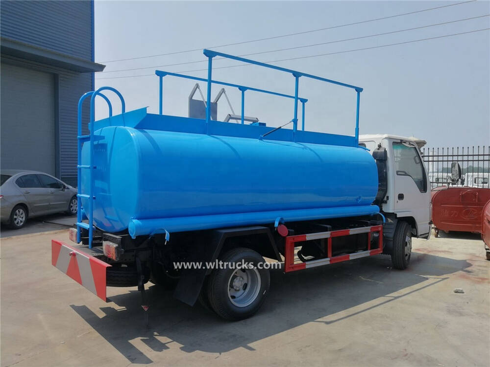 Isuzu nhr 5000 liters Fuel oil Dispenser Truck