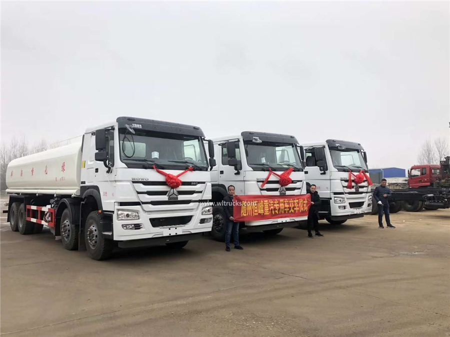 Sinotruk Howo 6000 gallon water tanker truck