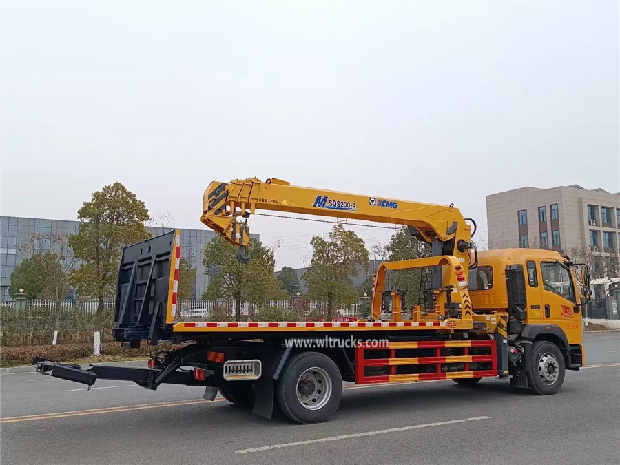 flatbed wrecker tow truck mounted 8 ton XCMG crane