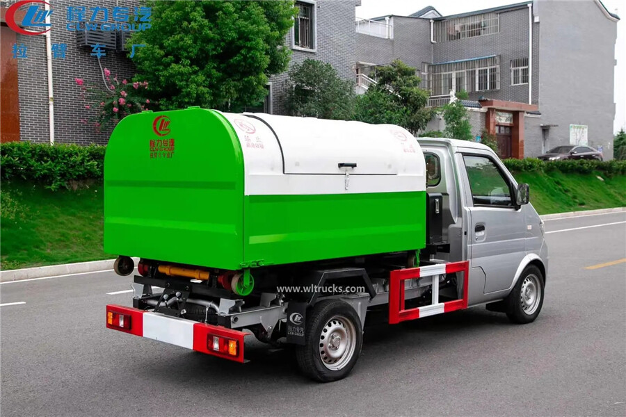 4 tire Dongfeng 3cbm detachable bulk container garbage truck
