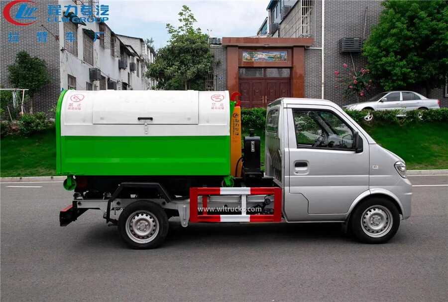 4 wheel Dongfeng 2m3 hook arm lifting garbage truck