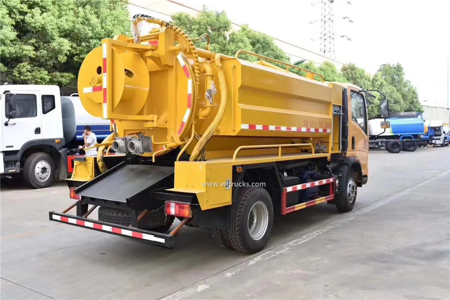 6 tire HOWO 8cbm combined sewer jetting vacuum tanker truck