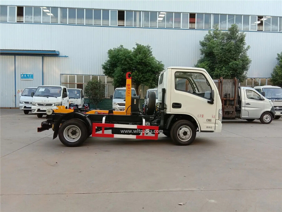 6 tire Yuejin 3000 liters petrol hook arm garbage truck