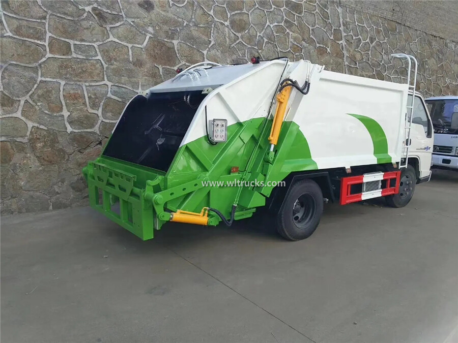 6 tyre JMC 6cbm compactor garbage truck