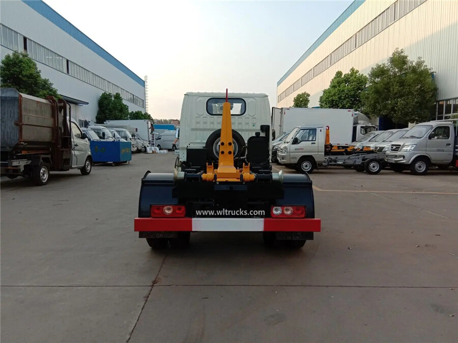 6 tyre Yuejin 3cbm detachable garbage truck