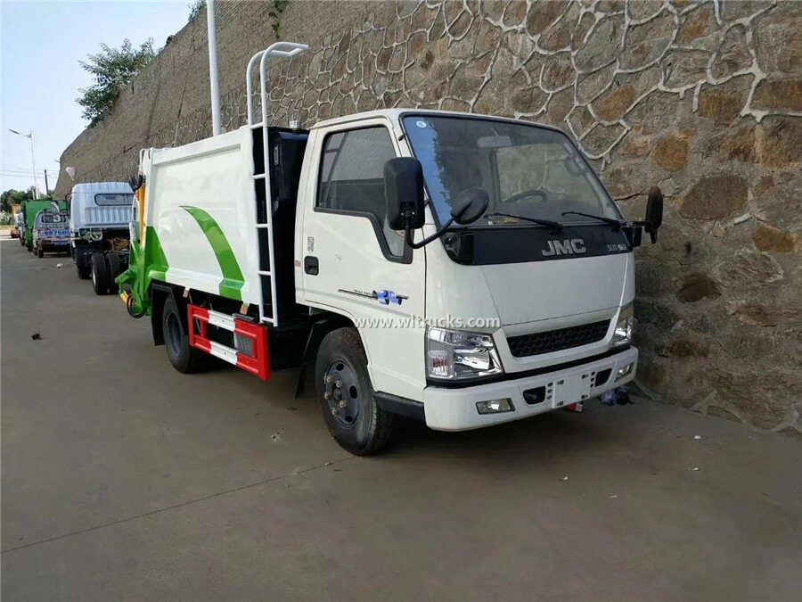 6 wheel JMC 5000L compactor waste truck