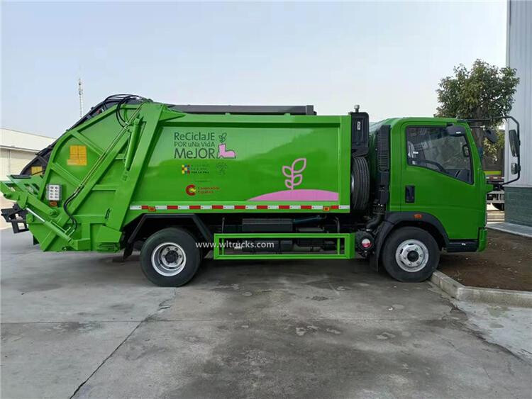 6 wheel Sinotruk Howo 5 ton compactor garbage truck