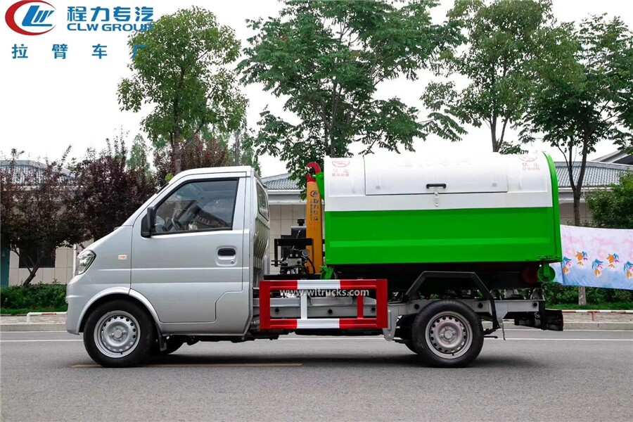 Dongfeng 3m3 gasoline hook arm garbage truck