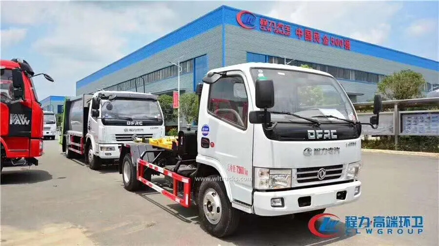 Dongfeng 5-6 ton roll off hook lift garbage dump truck