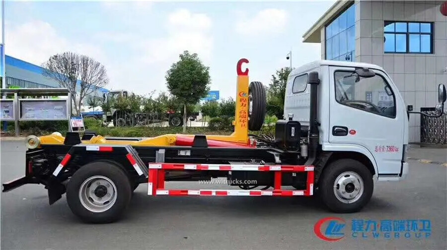 Dongfeng 5-6cbm hydraulic lifter garbage truck