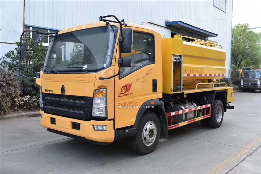 HOWO 8000L suction cum jetting truck