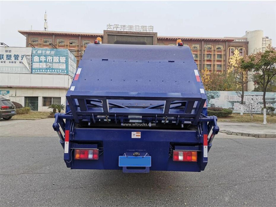 Howo 8000L compactor trash truck