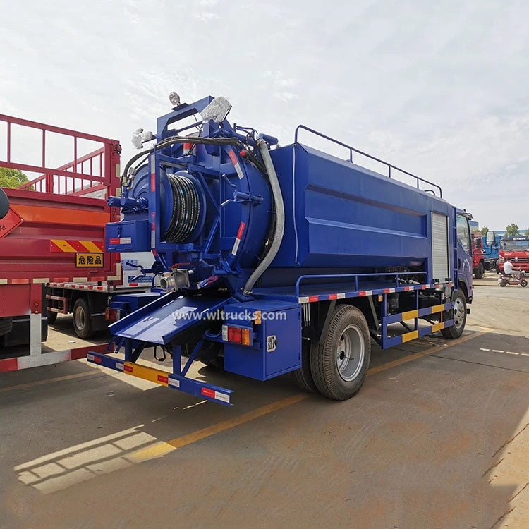 ISUZU ELF 700P 8CBM sewage vacuum jetting truck