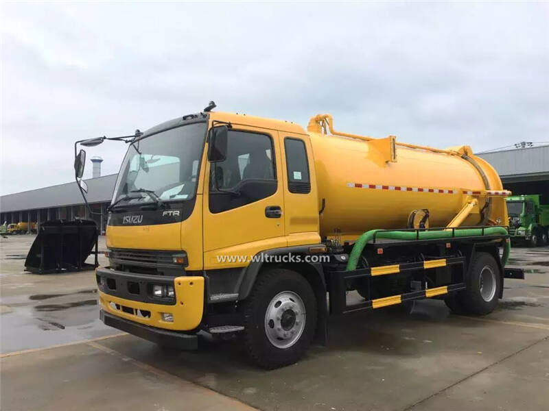 ISUZU FTR 12000L toilet vacuum truck