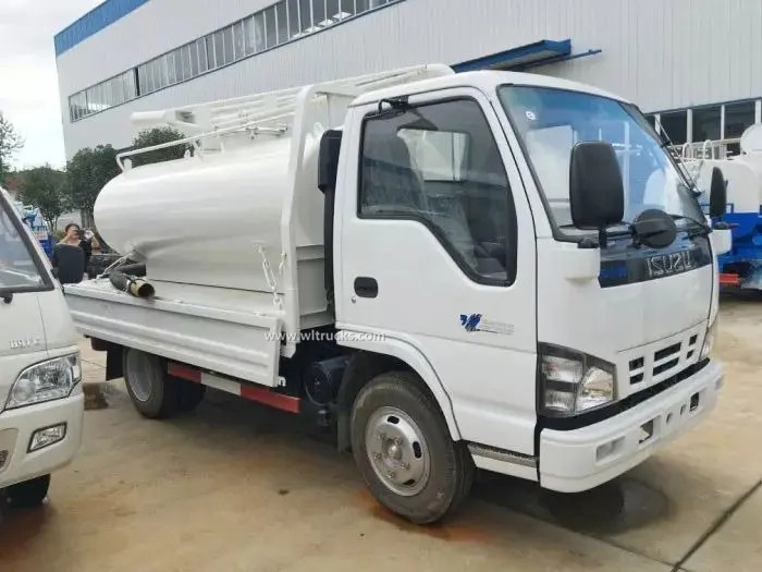 ISUZU NKR 5cbm vacuum fecal suction truck