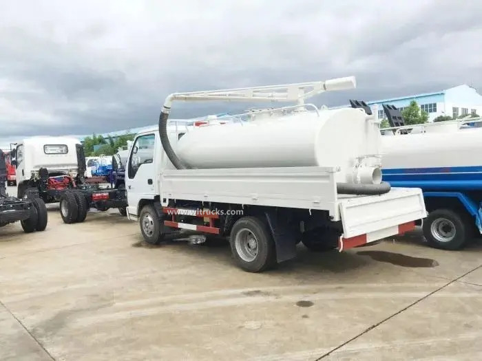 ISUZU NKR 5m3 excrement suction truck