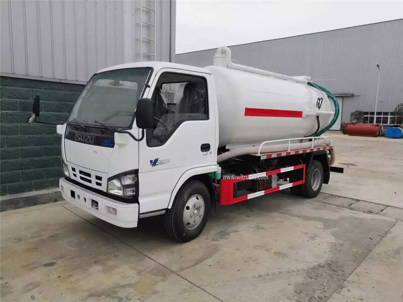 ISUZU NKR 8000 liters vacuum sewage suction truck