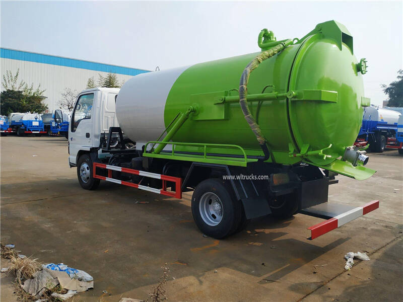 ISUZU NKR 8000L vacuum sewage tanker truck
