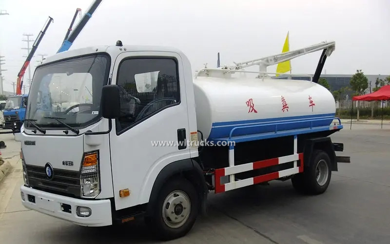 Sinotruk CDW 5000L septic pumping truck