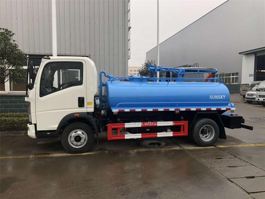 Sinotruk HOWO 5000liters excrement suction truck