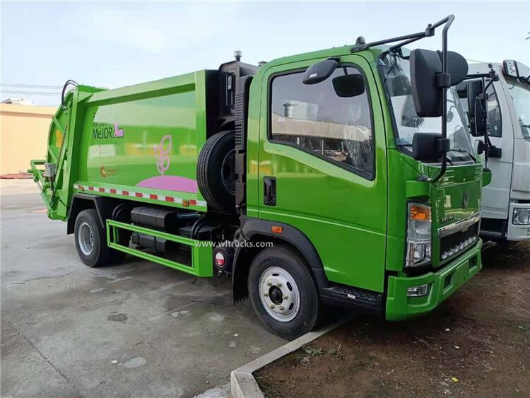 Sinotruk Howo 5 ton compression garbage truck