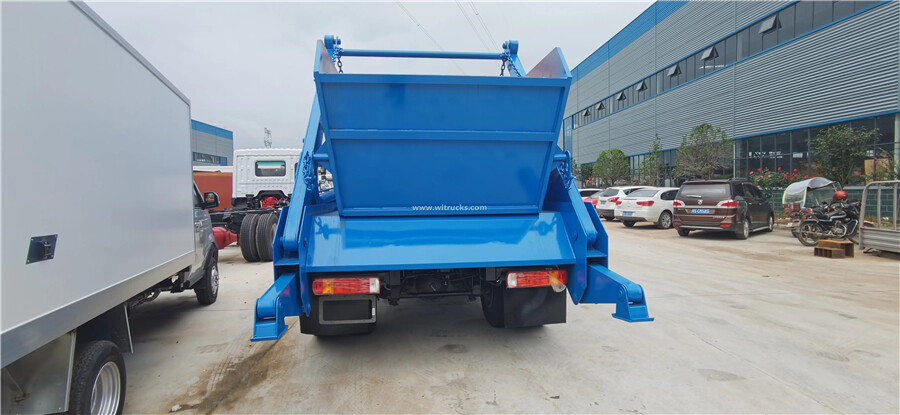 Sinotruk Howo 8-12 cubic meters swing arm waste truck