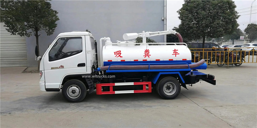 T-KING 3000 liters vacuum fecal suction truck