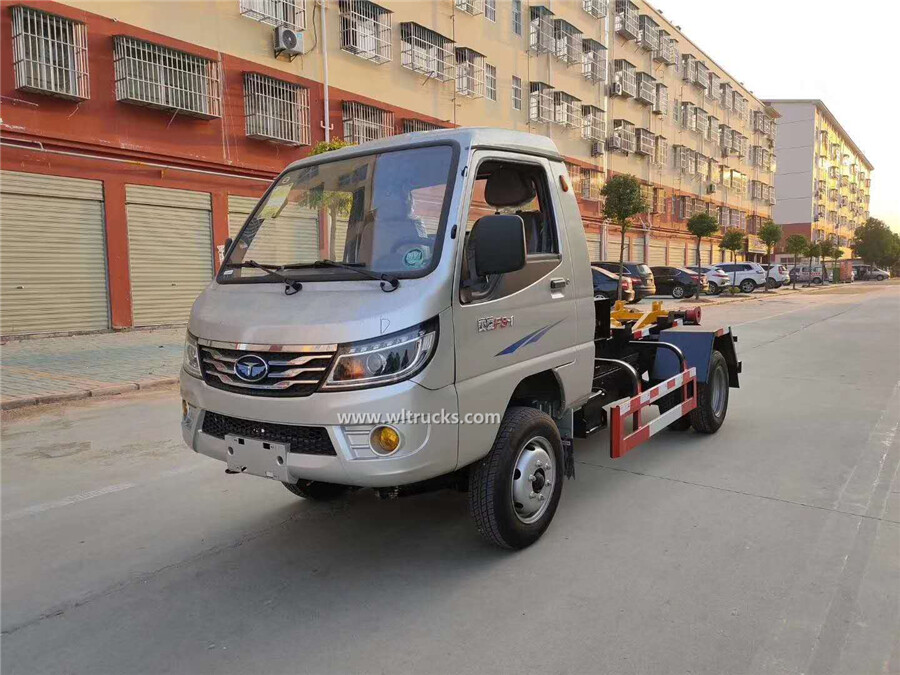 T-King 2 cubic meters gasoline hook lift garbage truck