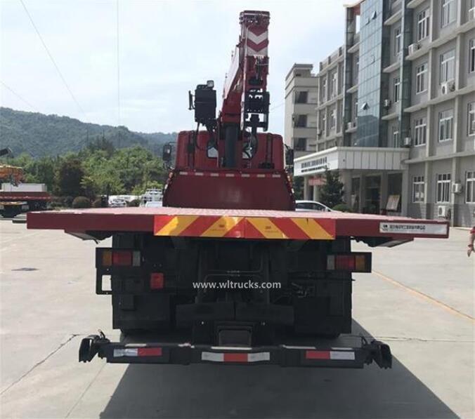 12 wheel SAIC IVECO Hongyan 30ft custom recovery wrecker tow truck