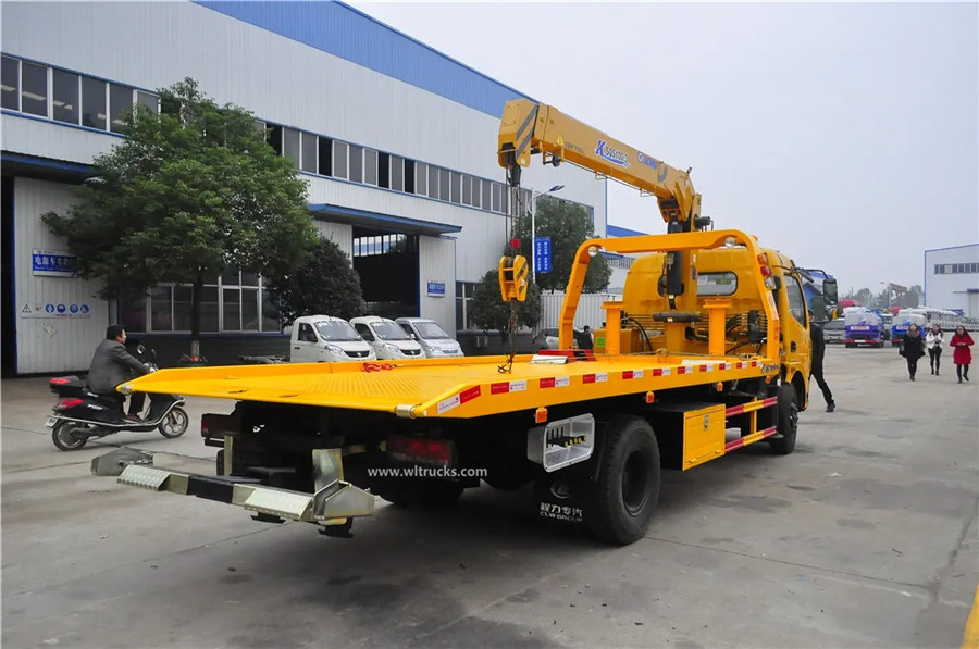 DFAC 4 ton road wrecker tow truck mounted XCMG crane