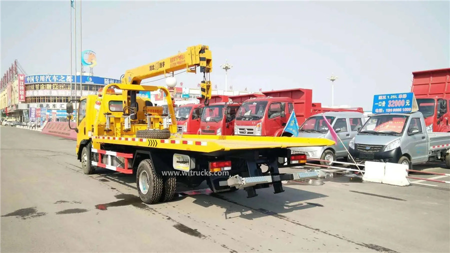 Dayun 5 ton flatbed recovery wrecker tow truck mounted crane