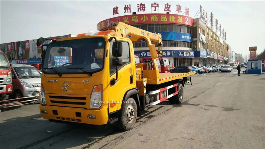 Dayun 5 ton flatbed recovery wrecker truck mounted crane