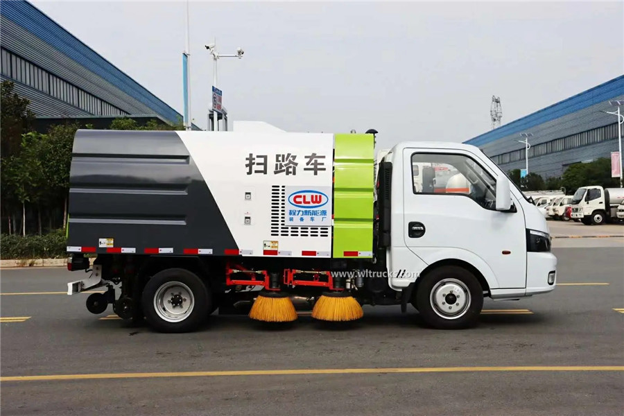 Dongfeng 2 cubic meters mini petrol street sweeper truck