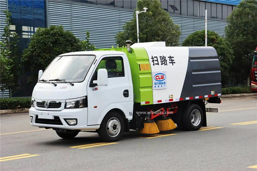 Dongfeng 2cbm mini petrol road sweeper truck