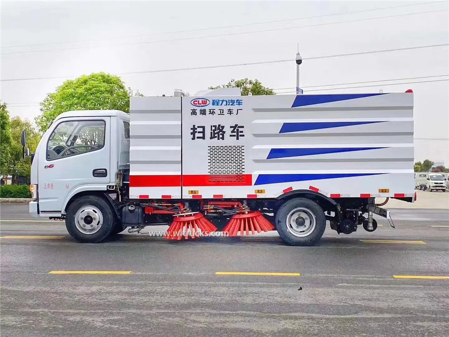 Dongfeng 5 ton street sweeper cleaning machine
