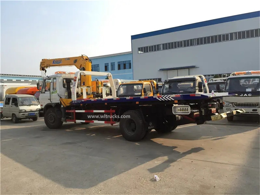 Dongfeng 6 ton flatbed tow truck with crane