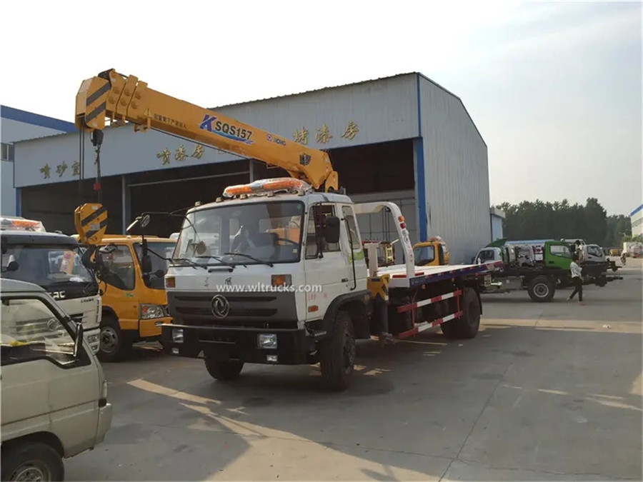 Dongfeng 6 ton recovery truck with crane