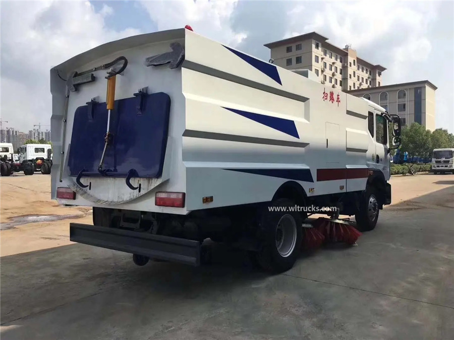 Dongfeng Duolika 8cbm vacuum street sweeper