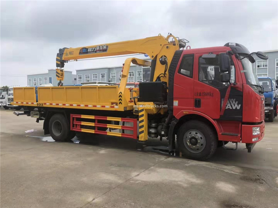 FAW 8 ton medium duty recovery tow truck with  crane