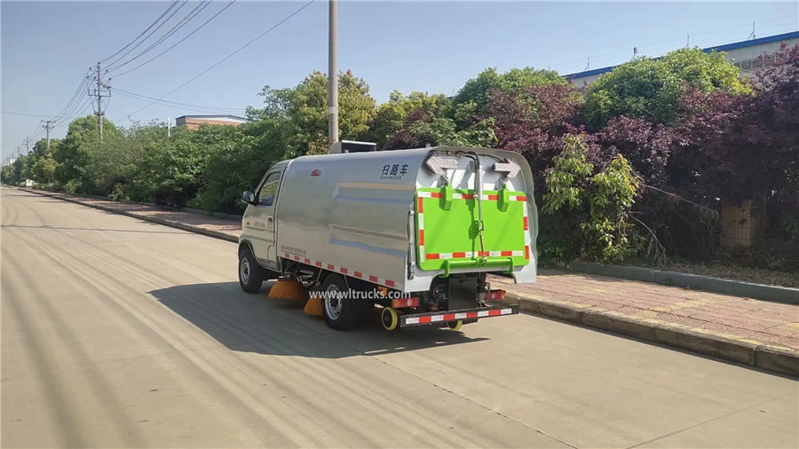 Forland 2cbm gasoline vacuum parkinglot sweeper truck